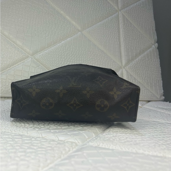 ONE DAY SALE Louis Vuitton Monogram Toiletry cosmetic Pouch Bag 19, DISCONTINUED - Picture 9 of 11